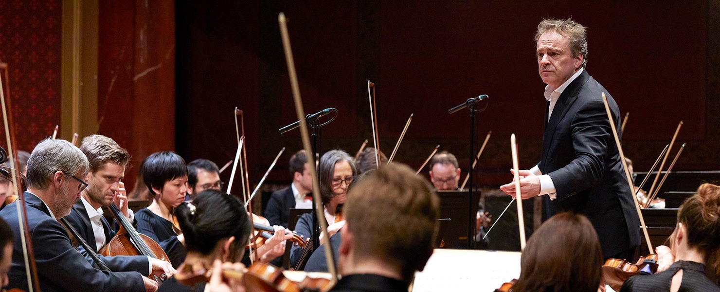 Jonathan Nott dirige un programme symbolique de son héritage