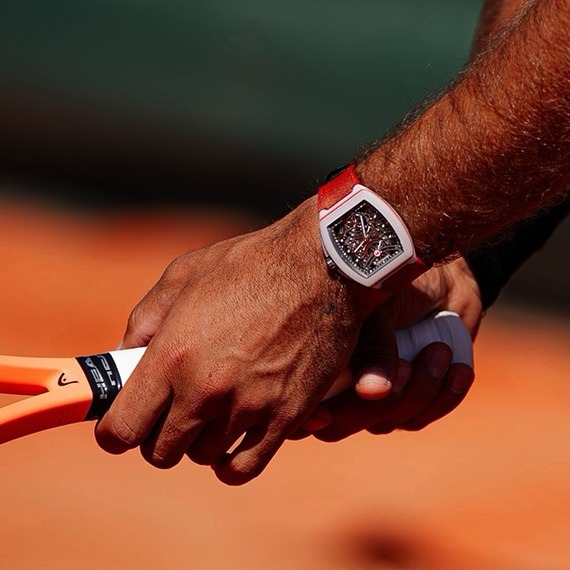 Flavio Cobolli porte le tourbillon Bianchet en finale de Roland-Garros