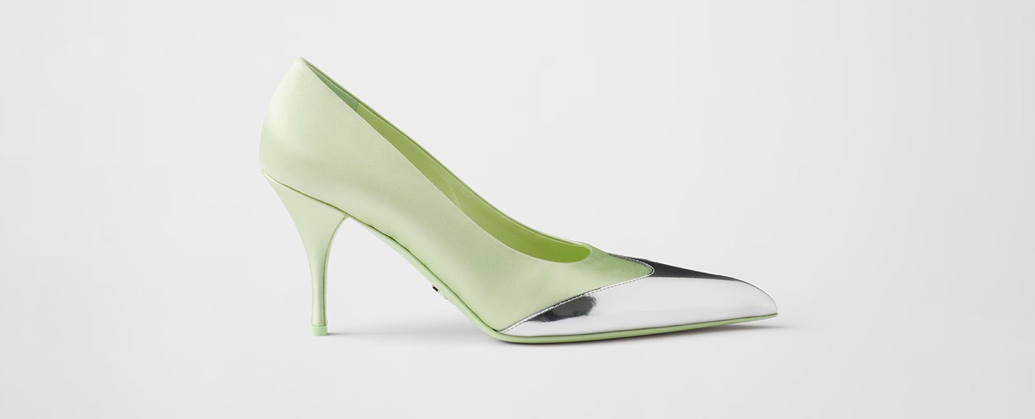 Pumps aus Satin und Metallic-Leder
