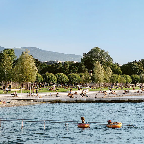 La ville à la plage