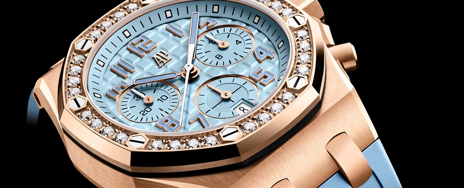 Step into summer with the 37 mm Royal Oak Offshore selfwinding chronograph